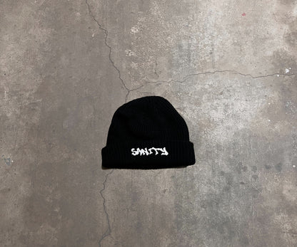 BLACK ESSENTIAL BEANIE